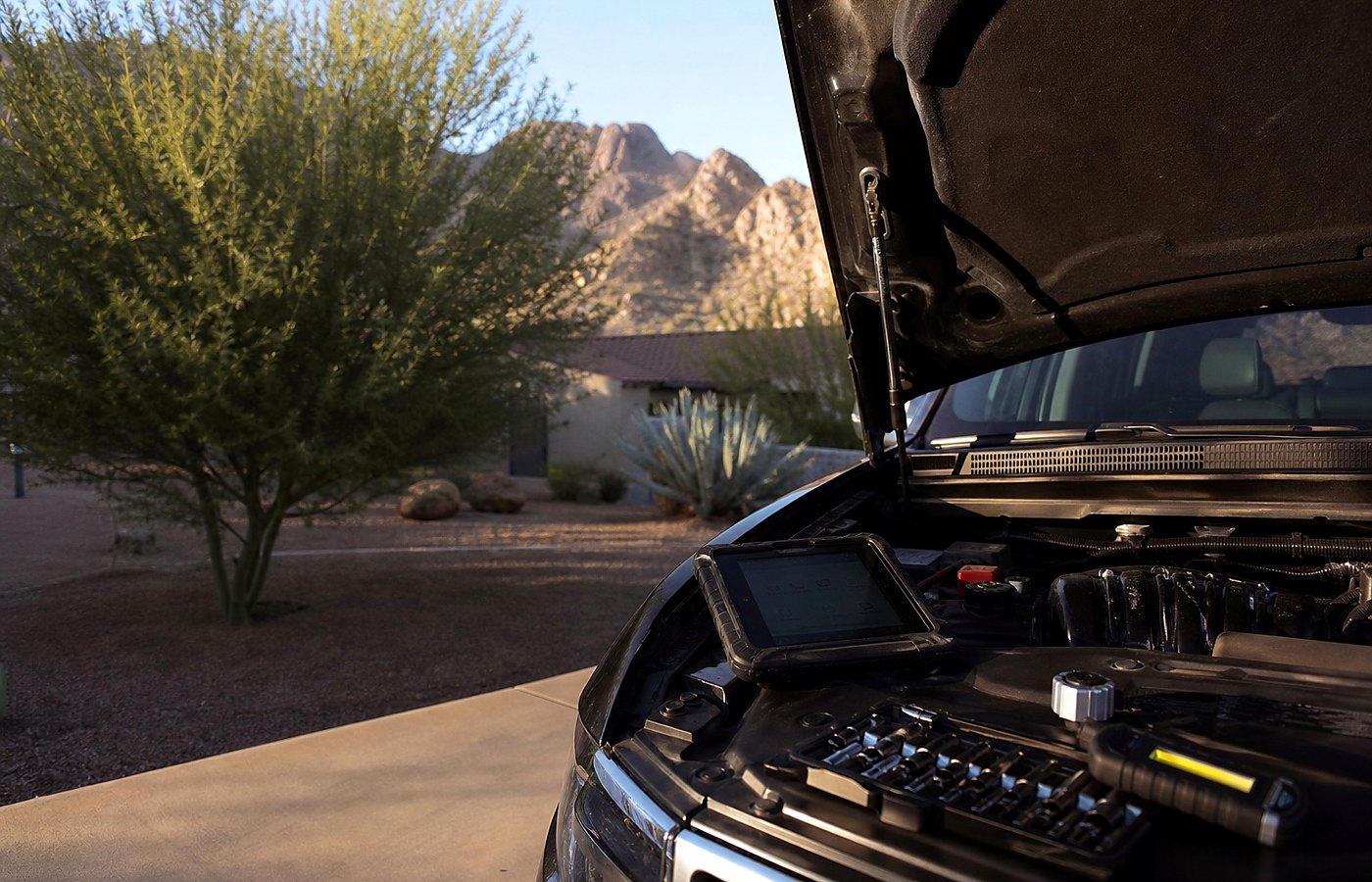 Mobile mechanic replacing a battery in a Las Vegas hotel parking lot